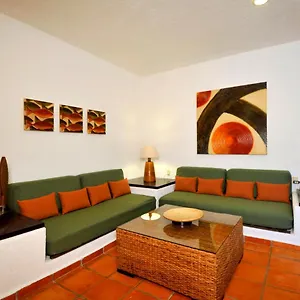 https://las-palmas-condominios.quintano-roohotels.com